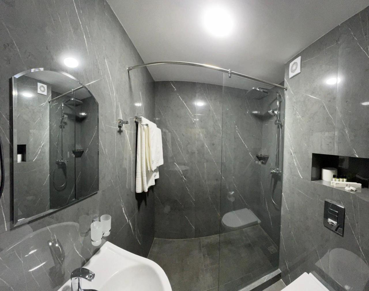 Avenue Park Hotel Yusufkhona Buitenkant foto