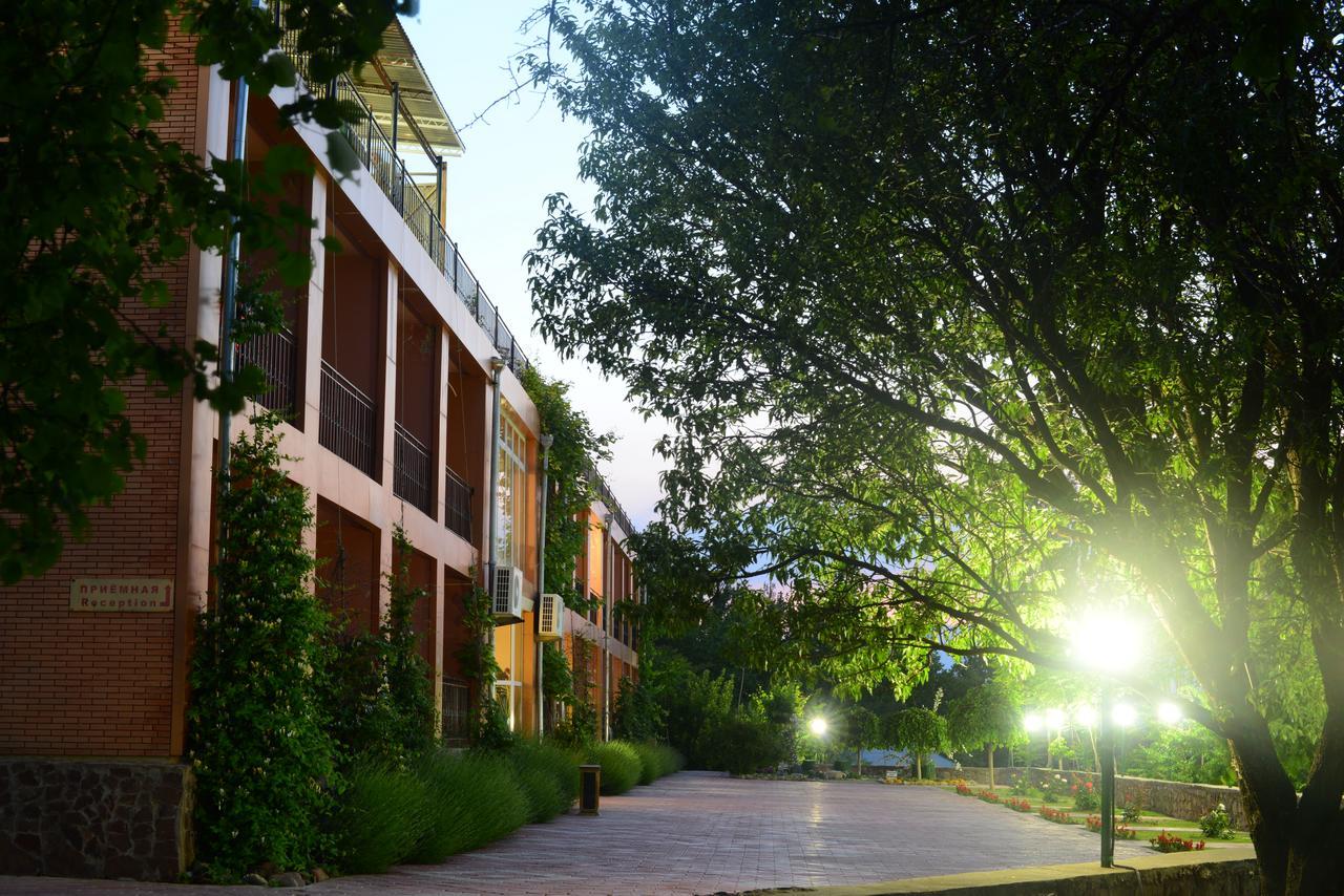 Avenue Park Hotel Yusufkhona Buitenkant foto
